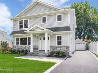 9 Nassau Ave, Plainview, NY 11803