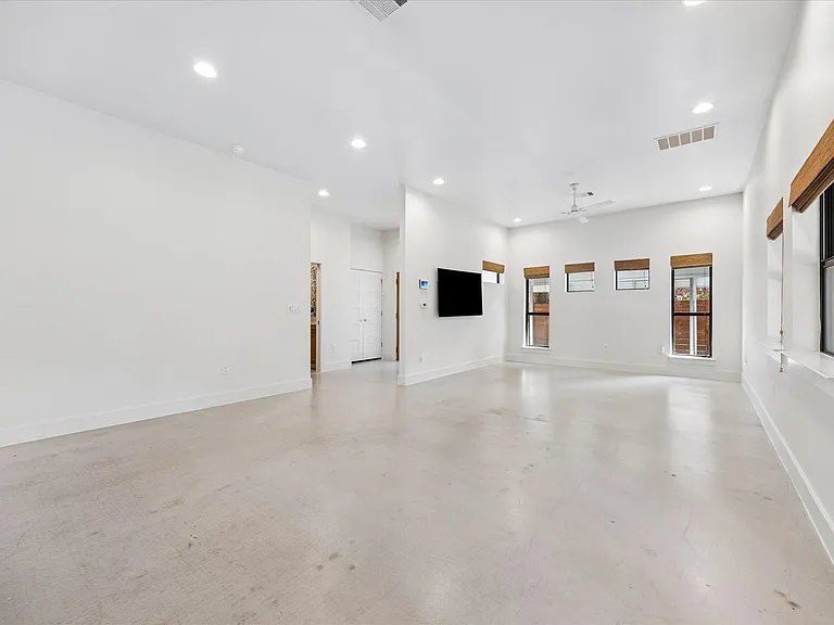 4506 Russell Dr #B — Photo 6