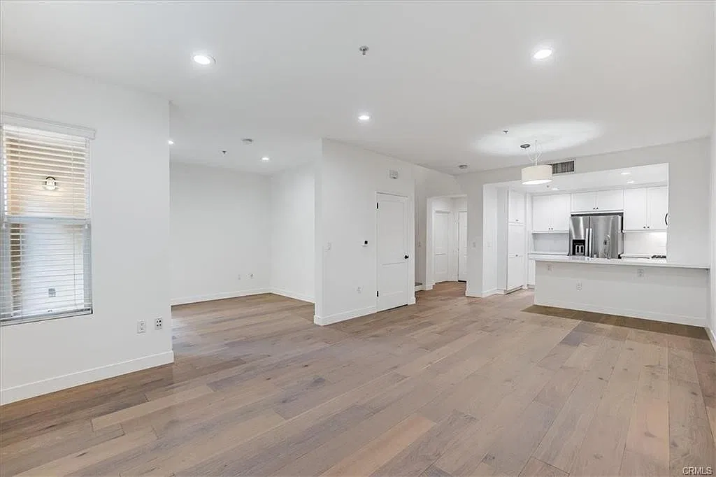 2 bed, 2.5 bath, 1410 sqft, $6,100 — Photo 4