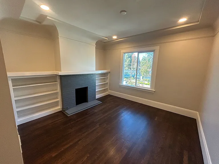 1005 Burlingame — Photo 5