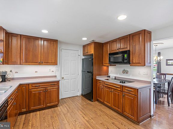3rd image of 6523 Koziara Dr