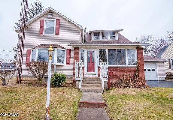 4th image of 223 S Lynn St