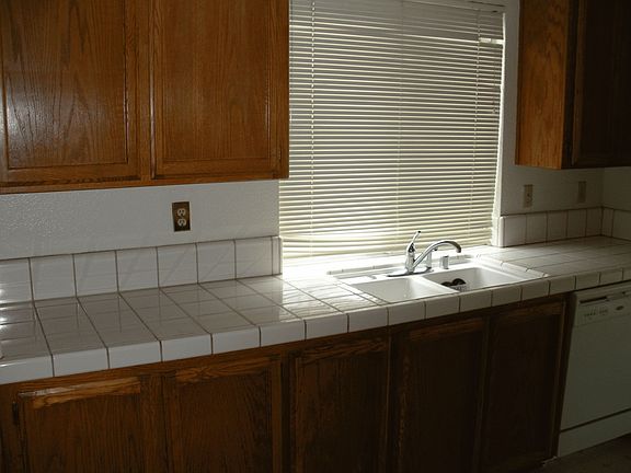 3rd image of 589 Oakborough Ave