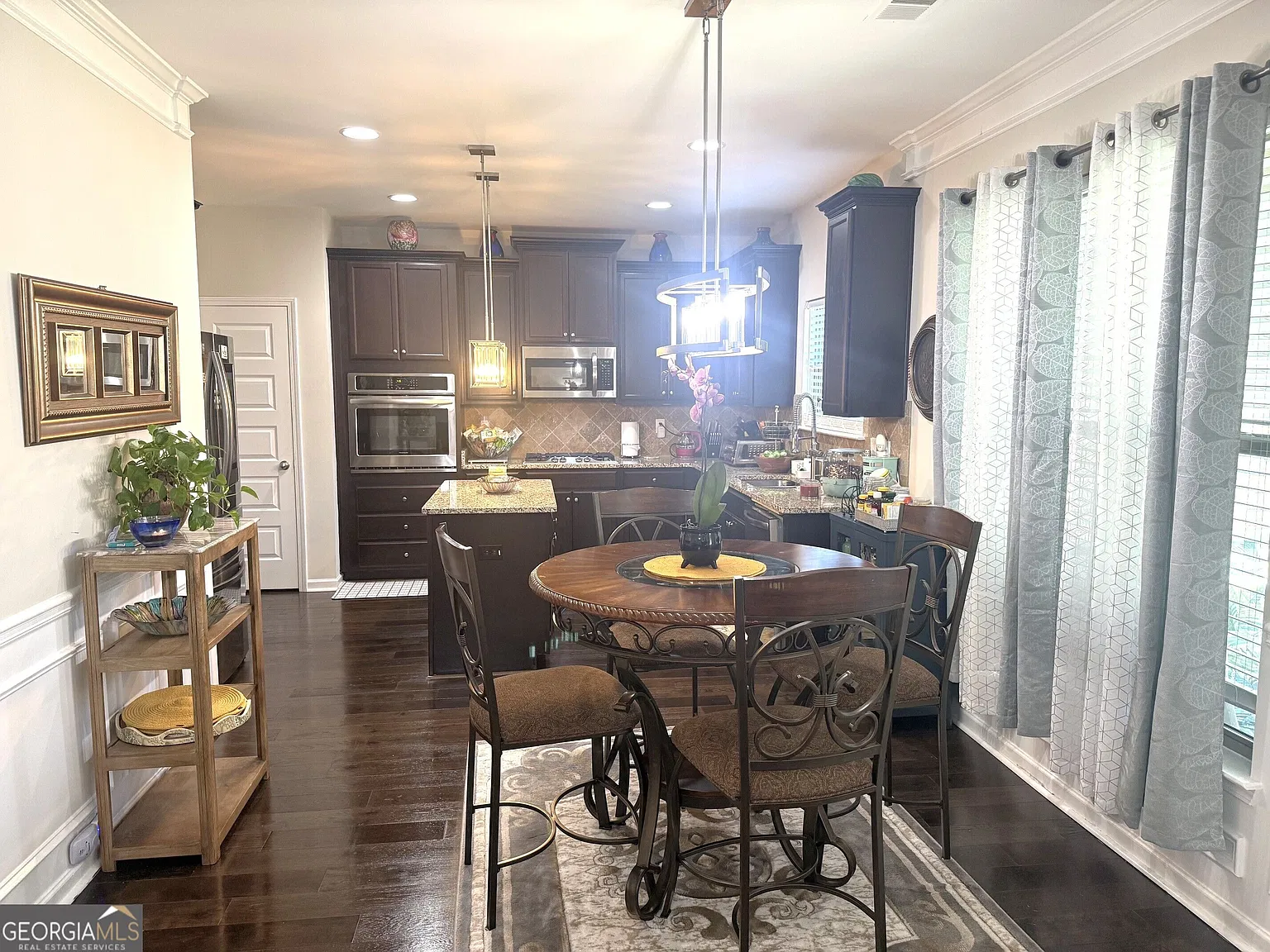 4 bed, 2.5 bath, 2784 sqft, $1,000 — Photo 3