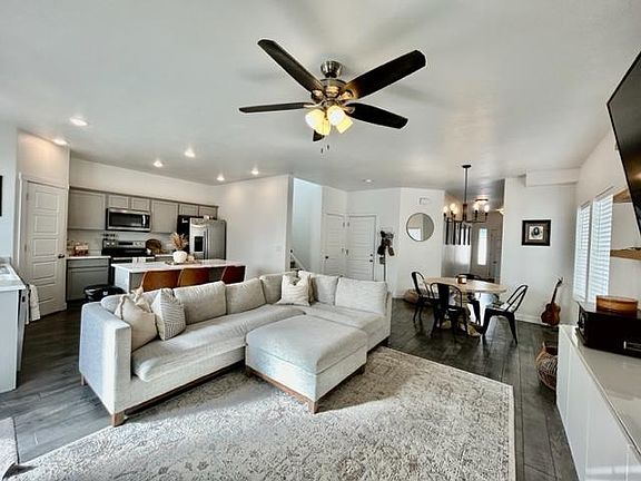 3rd image of 1530 E Erickson Knoll Ln