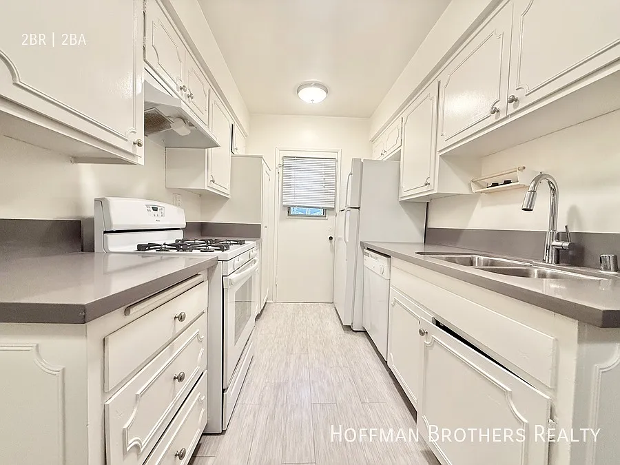 Building Photo - 1221 Amherst Ave #1