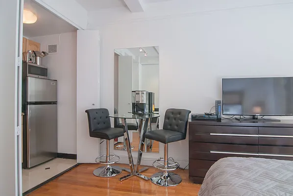 Rented by WAM Partners - William Moses Co. | media 18