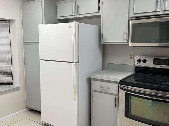 2nd image of 405 Sandlewood Cv