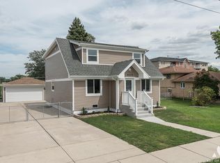 8639 Normandy Ave, Burbank, IL 60459