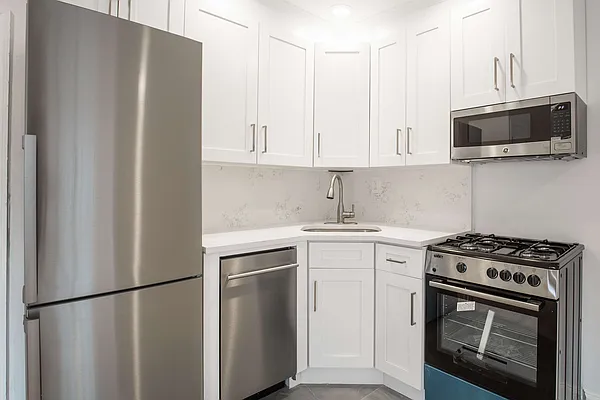 Rented by Nooklyn NYC LLC | media 13