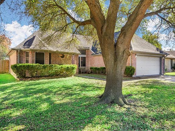 Gorgeous mature Oak tree shades the property