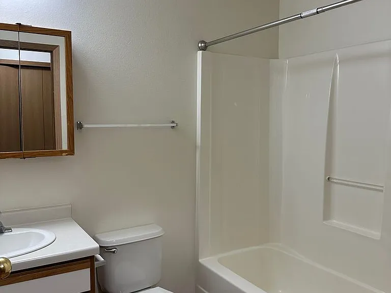 Dakota E & W Apartments — Photo 68