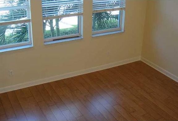 3rd image of 930 Millbrae Ct Unit 4