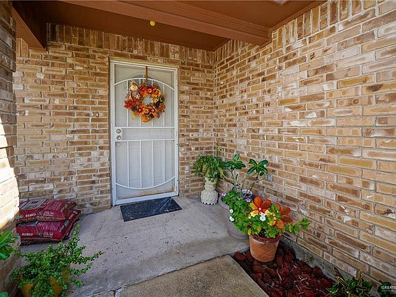 5th image of 204 Muneca Dr