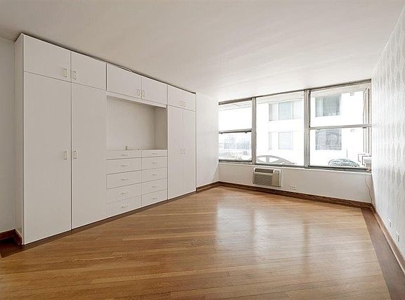 3rd image of 1000 N Lake Shore Dr APT 309