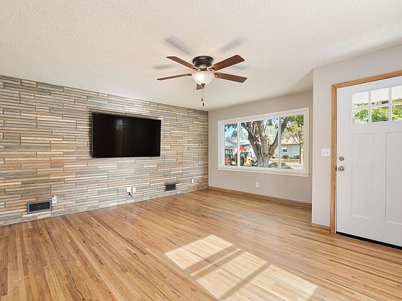 5th image of 1052 Grandview Ave