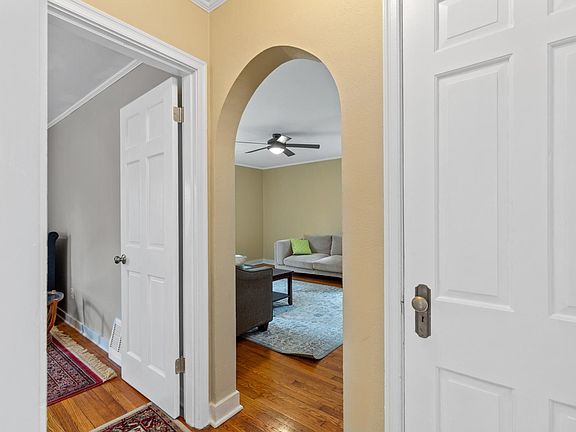 4th image of 712 E Argonne Dr