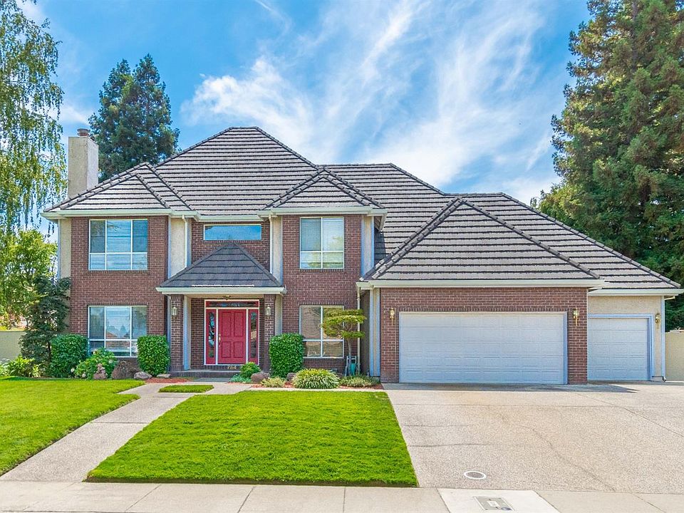 1st image of 784 Lake Front Dr