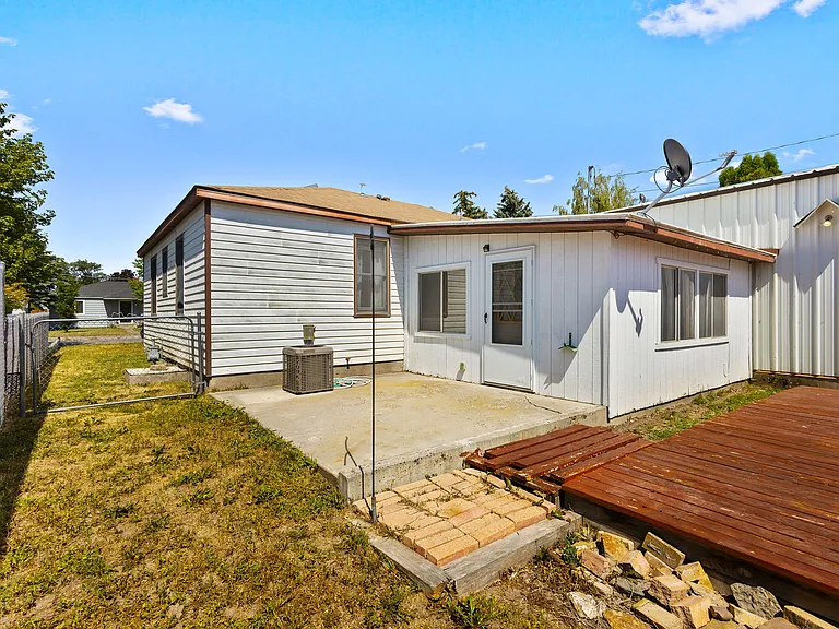 320 Clifford St — Photo 17