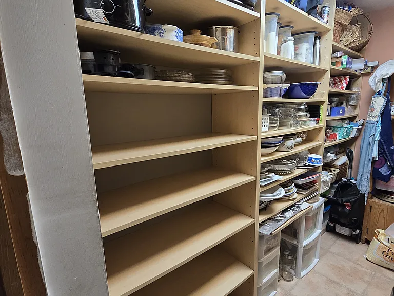5 storage spaces in the 5 x 10 walk-in pantry.