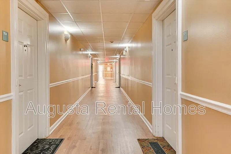 1 bed, 1.0 bath, 663 sqft, $910 — Photo 2