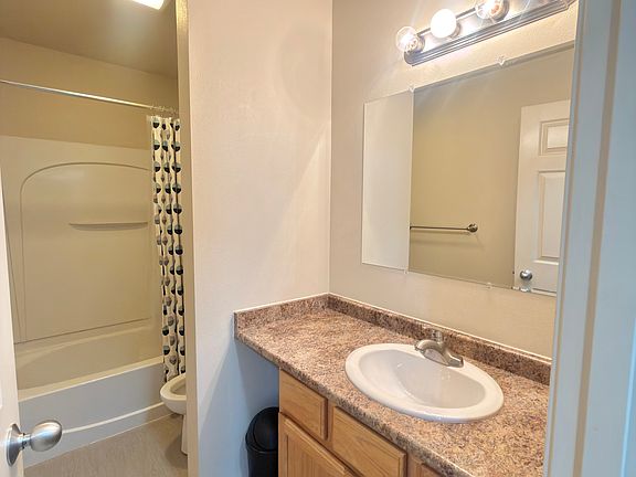 5th image of 3400 E 42nd Ave APT 4