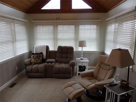 5th image of 524 Oakwood Dr