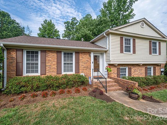2nd image of 521 Jasin Dr