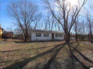 9 Coronation Dr, Stuyvesant, NY 12173