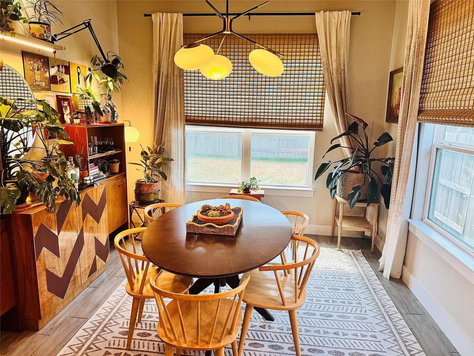 3 bed, 2.0 bath, 1895 sqft, $2,500 — Photo 3