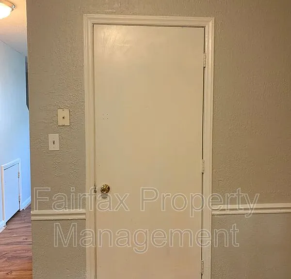 1427 Cherrycrest Dr — Photo 13