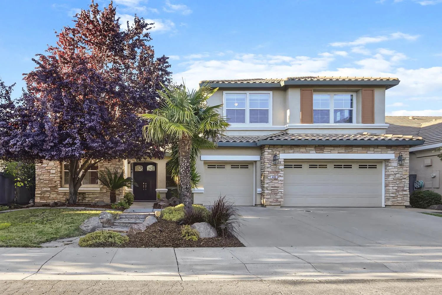 480 Hawkcrest Cir photo 1