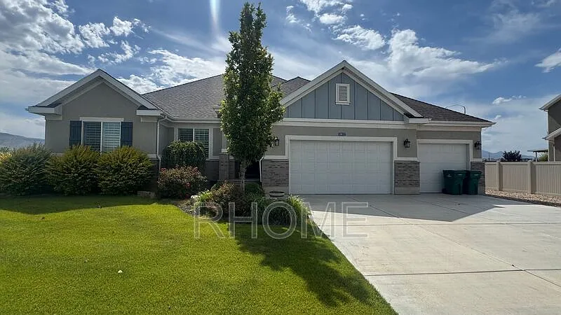 7 bed, 3.5 bath, 3743 sqft, $4,349 — Photo 2