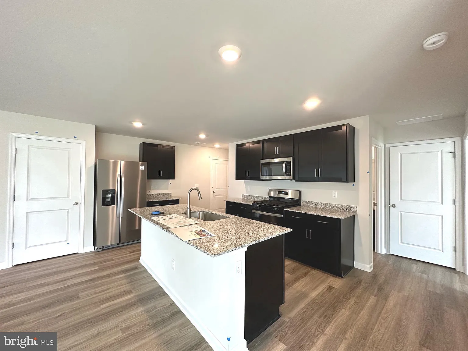 5 bed, 2415 sqft, $2,800 — Photo 2