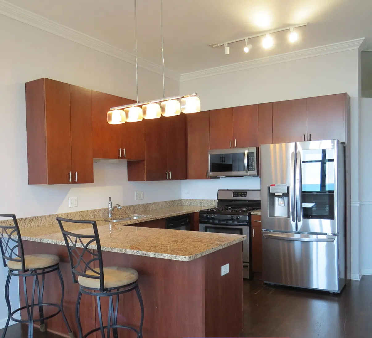 2 bed, 1000 sqft, $3,100 — Photo 1