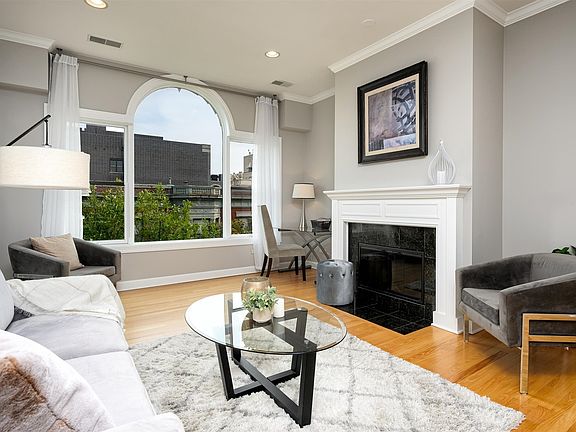 3rd image of 3204 N Paulina St #4N