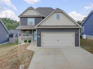 1740 Rains Rd, Clarksville, TN 37042