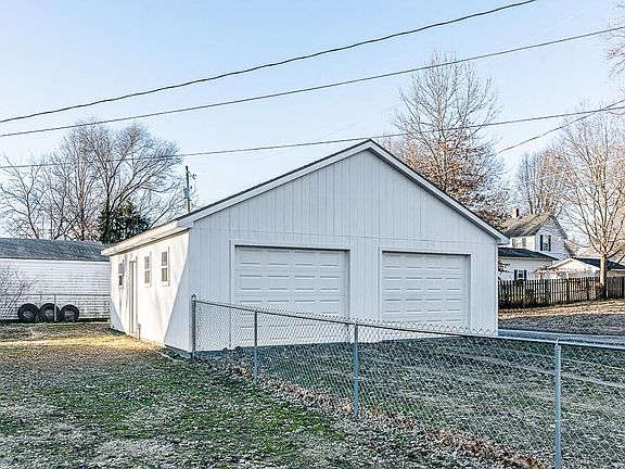 2nd image of 204 S Delaware St