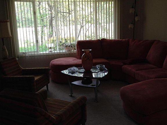 5th image of 102 Cambridge Circle #B
