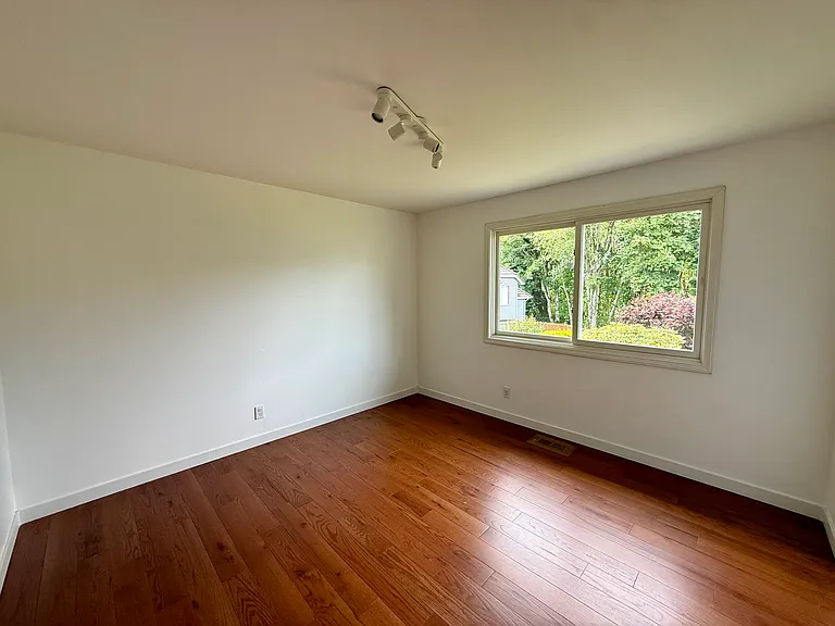 17417 SE 46th Pl — Photo 32