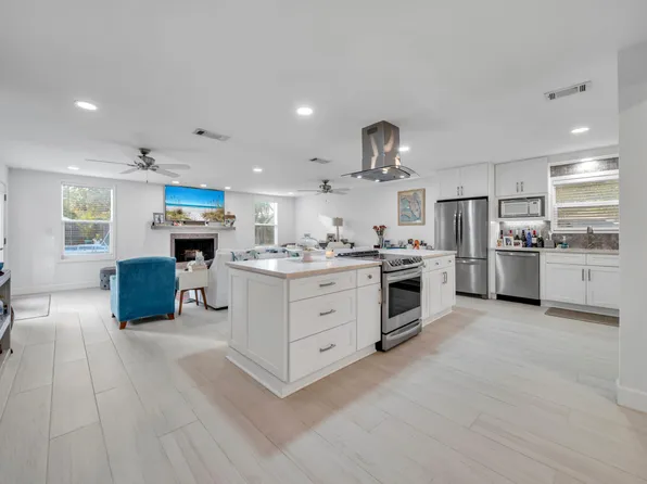 809 Mars St, Destin, FL 32541