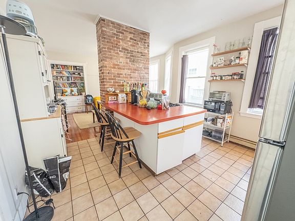 3rd image of 589 Franklin St #1