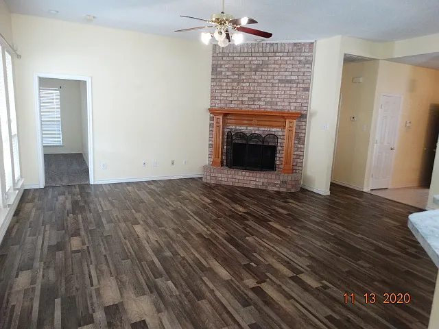 1300 Rosewood Ln — Photo 4