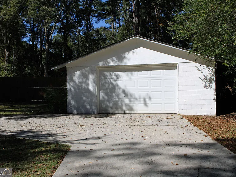 370 Georgia Ave — Photo 13