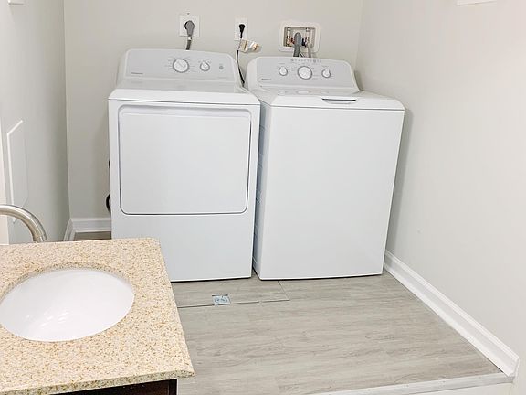 4th image of 2810 E Side Dr Unit 2