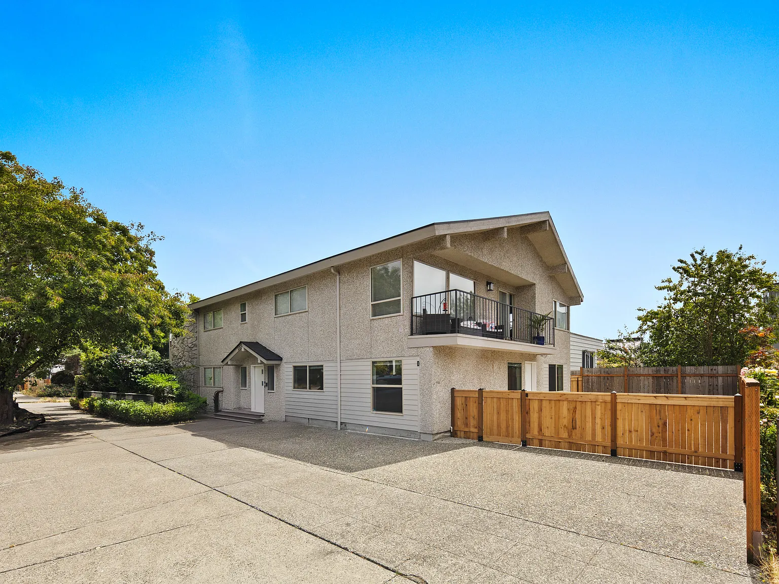 2 bed, 840 sqft, $3,100 — Photo 2