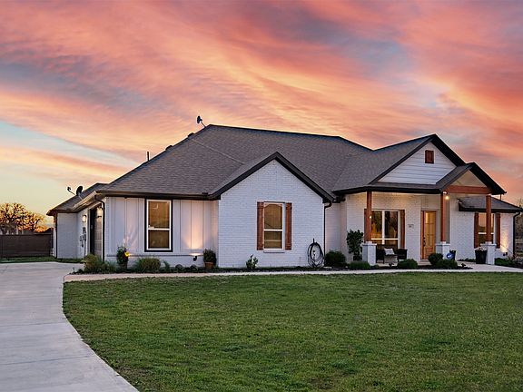 2nd image of 111 Bluegrass Trl