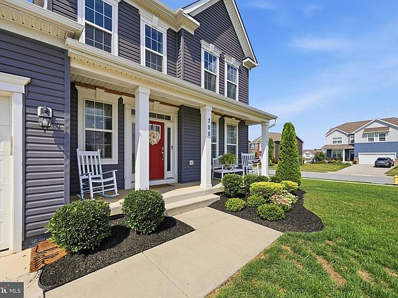 4th image of 700 Blue Moon Ln