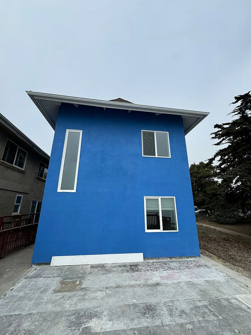 6701 Del Playa — Photo 2