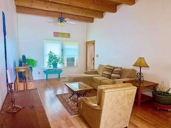 2nd image of 1084 Avenida Linda